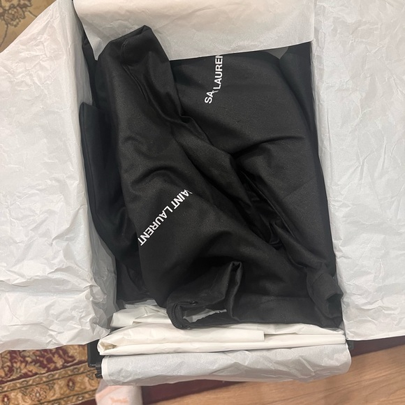 Authentic Brand new Saint Laurent Lee embellished patent-leather slingback pumps - Picture 8 of 8